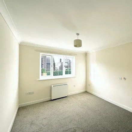 Image 9 - Medical Money Management, Hutcliffe Wood View, Sheffield, S8 0EX, United Kingdom - Apartment for sale