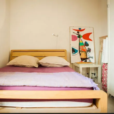 Rent this 6 bed room on 44 Rue de Ménilmontant in 75020 Paris, France