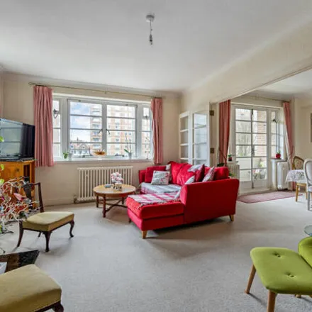 Image 4 - Grand Avenue, Hove, BN3 2QX, United Kingdom - Apartment for sale