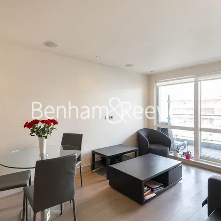 Rent this 1 bed apartment on Doulton House in 11 Park Street, London