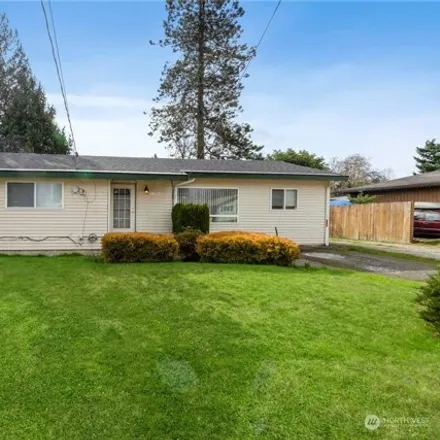 Buy this 3 bed house on 11801 Southeast 157th Street in Renton, WA 98058