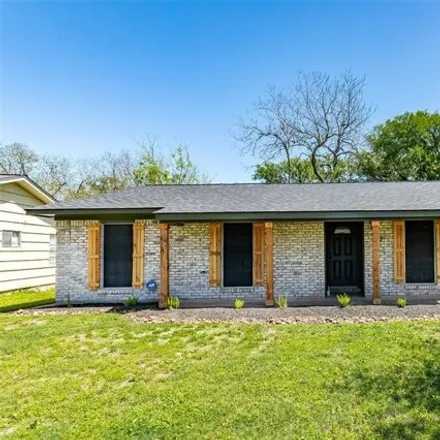 Buy this 3 bed house on 119 Cannon Street in Clute, TX 77531