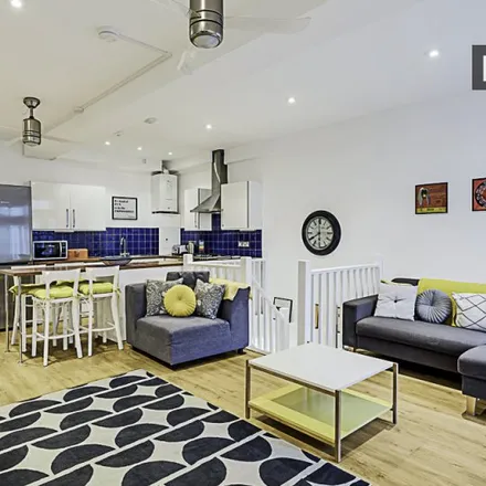Rent this 2 bed apartment on Warburton Court in Kinsale Road, London