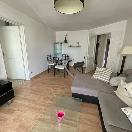 Rent this 2 bed apartment on 3 Place de l'Église in 91190 Gif-sur-Yvette, France