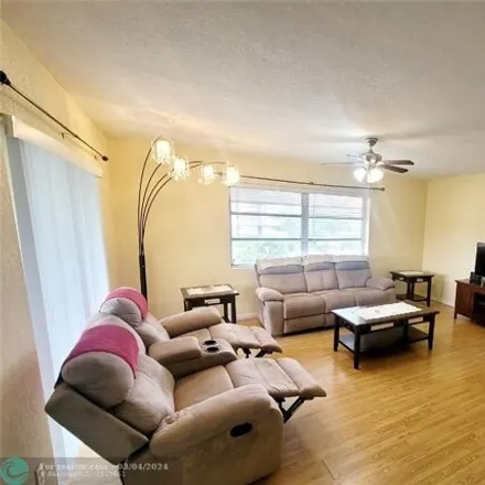 Image 3 - Northwest 48th Avenue, Lauderdale Lakes, FL 33313, USA - Condo for rent