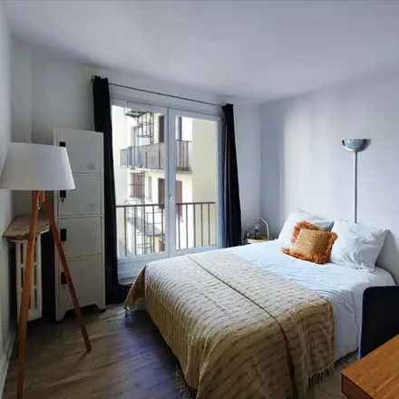 Rent this 4 bed room on 13 Rue François Villon in 75015 Paris, France