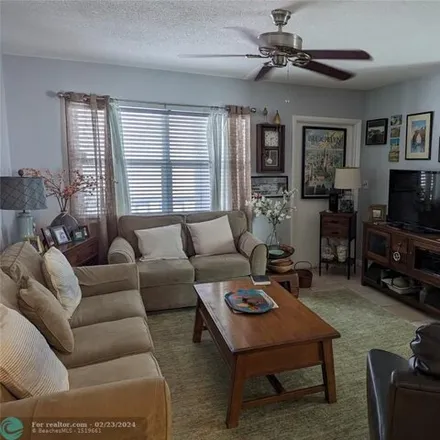 Image 8 - 248 Allenwood Drive, Lauderdale-by-the-Sea, Broward County, FL 33308, USA - Condo for sale