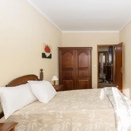 Rent this 3 bed room on Rua da Fonte de Contumil in 4350-191 Porto, Portugal