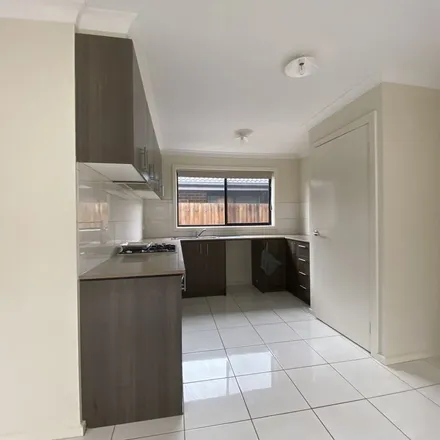 Image 6 - Tangemere Way, Cranbourne East VIC 3977, Australia - Apartment for rent
