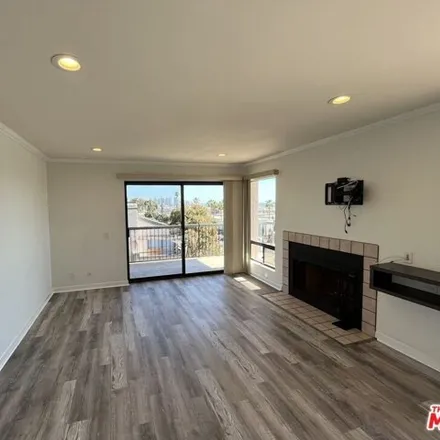 Rent this 3 bed condo on 3444 Pringle Street in San Diego, CA 92110