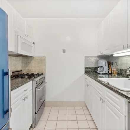 Rent this 1 bed apartment on 402 East 76th Street in New York, NY 10021