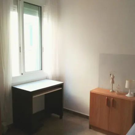 Rent this 4 bed room on Carrer de Sardenya in 48, 08005 Barcelona