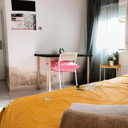 Rent this 5 bed room on Hostal Matheu in Calle de la Victoria, 6