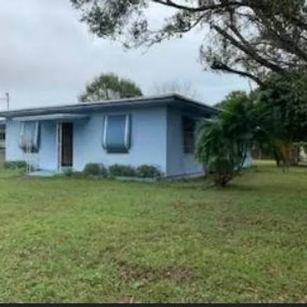 Rent this 2 bed house on 1000 South 15th Street in Glidden Park, Fort Pierce