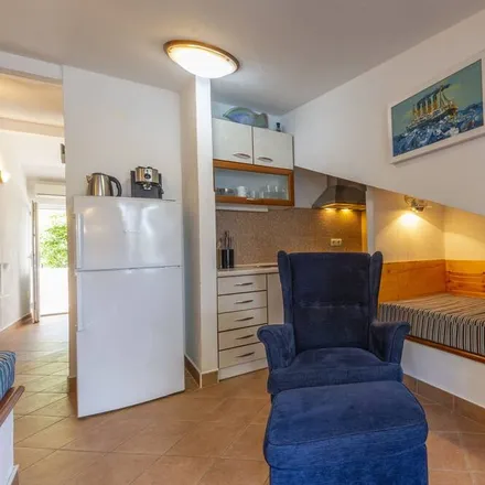 Image 2 - Jelsa, Split-Dalmatia County, Croatia - Apartment for rent