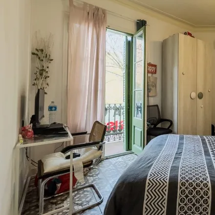 Rent this 3 bed room on Carrer del Consell de Cent in 124, 08001 Barcelona