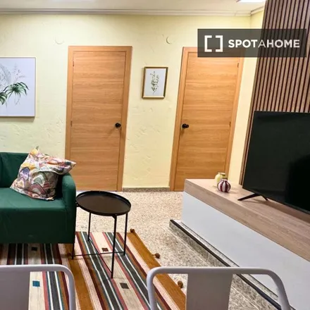 Rent this 3 bed apartment on Plaça del Compte del Reial in 46003 Valencia, Spain