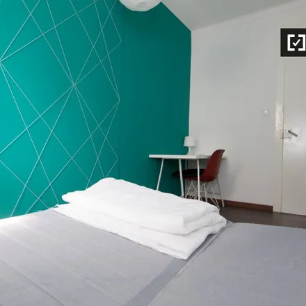 Rent this 6 bed room on Calçada da Tapada 109 in 1349-049 Lisbon, Portugal