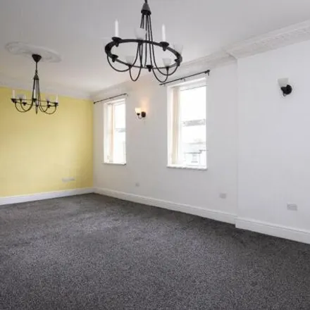 Image 5 - Arncliffe Rise, Oldham, Greater Manchester, Ol4 - Apartment for sale