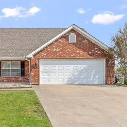Buy this 3 bed house on 2899 Canterbury Drive in Paragould, AR 72450