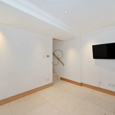 Image 6 - 7 Green Street, London, W1K 6RS, United Kingdom - Apartment for rent