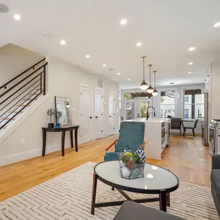 Image 4 - 718 13th Street Southeast, Washington, DC 20003, USA - Townhouse for sale