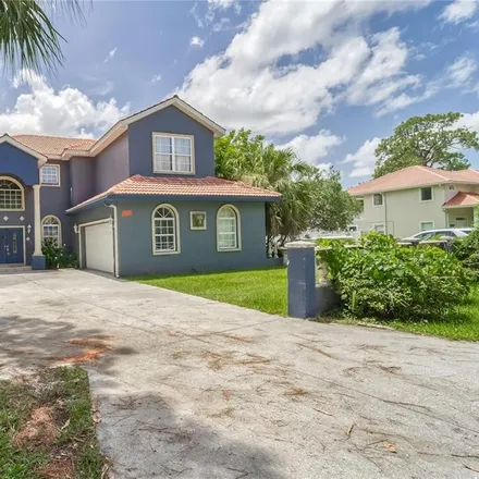 Buy this 6 bed house on 515 3rd Street Drive West in Palmetto, FL 34221