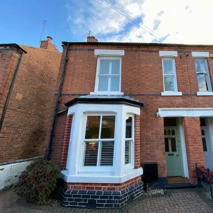 Buy this 4 bed duplex on Glebe Road in West Bridgford, NG2 6DS