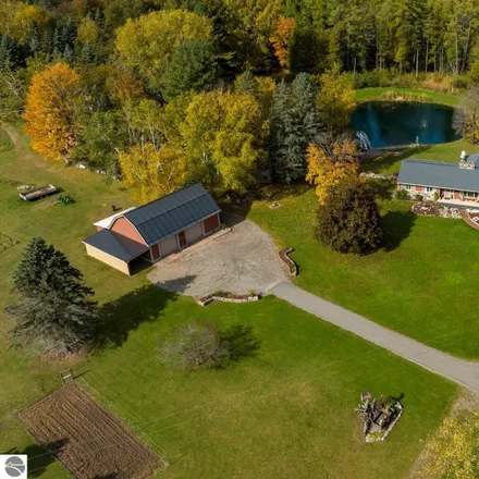 Image 1 - 1600 South Rolland Road, Lake Isabella, Broomfield Township, MI 49340, USA - House for sale