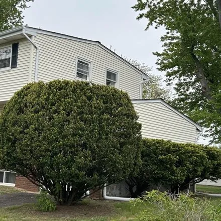 Image 4 - 32 Cornell Drive, Hazlet Township, NJ 07730, USA - House for sale