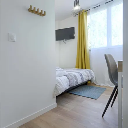 Rent this 2 bed room on 6A Rue de l'Hippodrome in 44300 Nantes, France