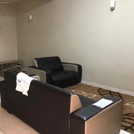 Rent this 3 bed apartment on Jalan Pending 6 in Bandar Puteri Klang, 41200 Klang City