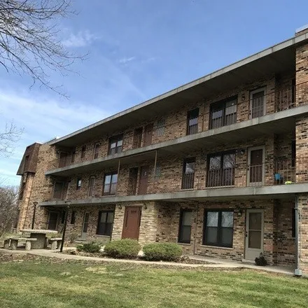 Rent this 1 bed condo on 2632 Oakton Street in Park Ridge, IL 60068