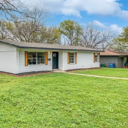 Image 2 - 1400 Yorkshire Drive, Austin, TX 78752, USA - House for sale