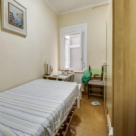 Rent this 3 bed room on Carrer de Camprodon in 26-28, 08012 Barcelona