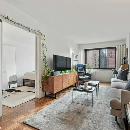 Image 2 - 201 WEST 21ST STREET 9C in Chelsea - Apartment for sale
