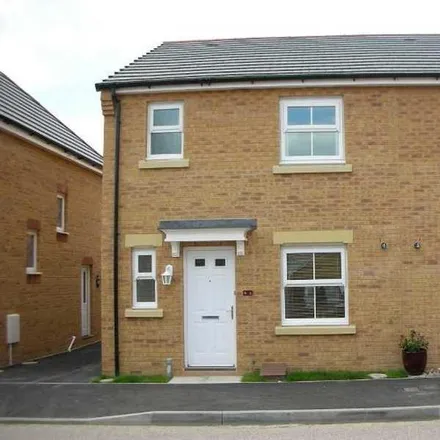 Rent this 3 bed townhouse on Oxford Gardens in Trowbridge, BA14 7GY