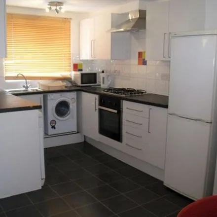 Rent this 6 bed apartment on 122 Russell Road in Nottingham, NG7 6GZ