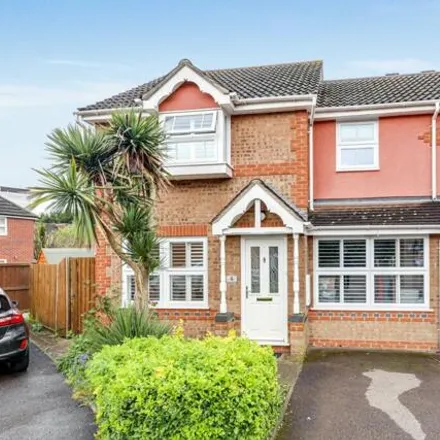 Rent this 4 bed house on Lukinstone Close in Loughton, IG10 3NS