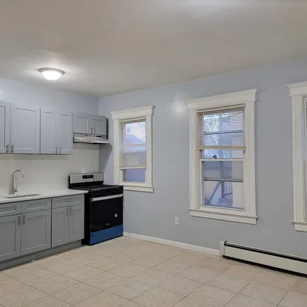 Rent this 3 bed apartment on 150 Adams Street in Hartford, CT 06112