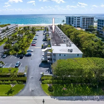 Buy this 1 bed condo on 2593 South Ocean Boulevard in Palm Beach, Palm Beach County