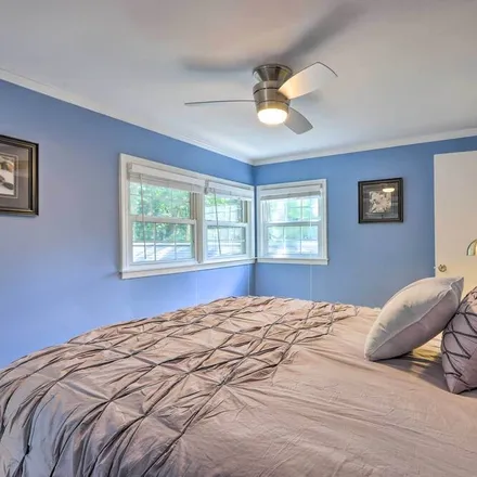 Rent this 2 bed apartment on Jonesboro