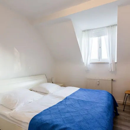 Rent this 3 bed apartment on Vogelsanger Straße 429 in 50829 Cologne, Germany