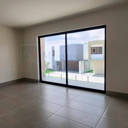 Buy this studio house on Avenida Paseo del Molino in El Molino Residencial Golf, 37138 León