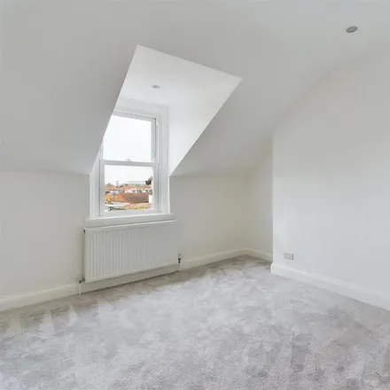 Image 4 - Dolly Rock, Crown Road, London, TW1 3EE, United Kingdom - Apartment for rent