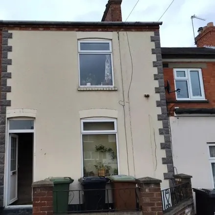 Rent this 3 bed townhouse on Weavers Road in Wellingborough, NN8 3JB