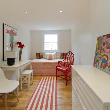 Rent this 2 bed apartment on 24 Lansdowne Crescent in London, W11 2NS