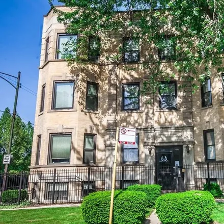 Rent this 3 bed condo on 1109-1115 East 61st Street in Chicago, IL 60637