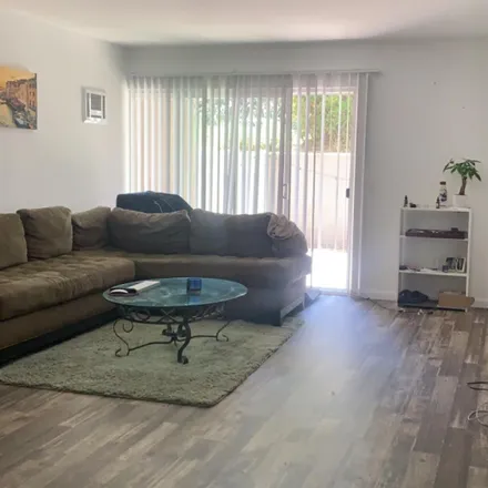 Image 2 - 2420 Cardinal Drive, San Diego, CA 92123, USA - Room for rent