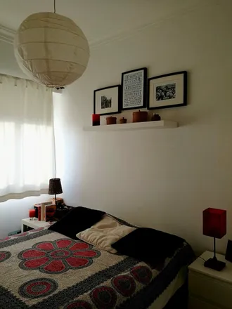 Rent this 1 bed room on Rua São João de Brito in Linda-a-Velha, Portugal